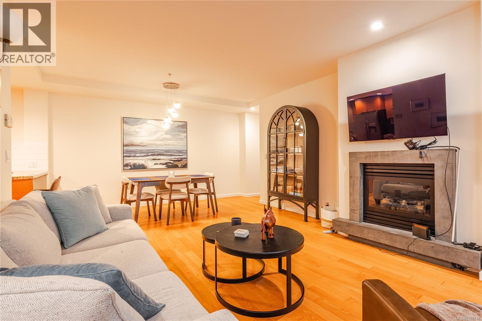 #CY04 38 FRONT ST - 15