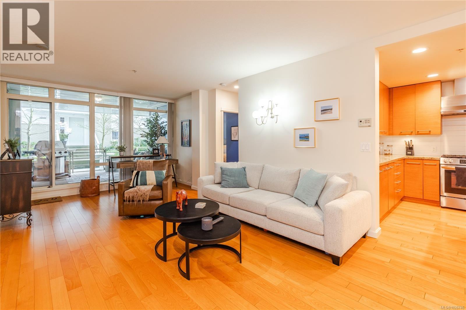 #CY04 38 FRONT ST - 16