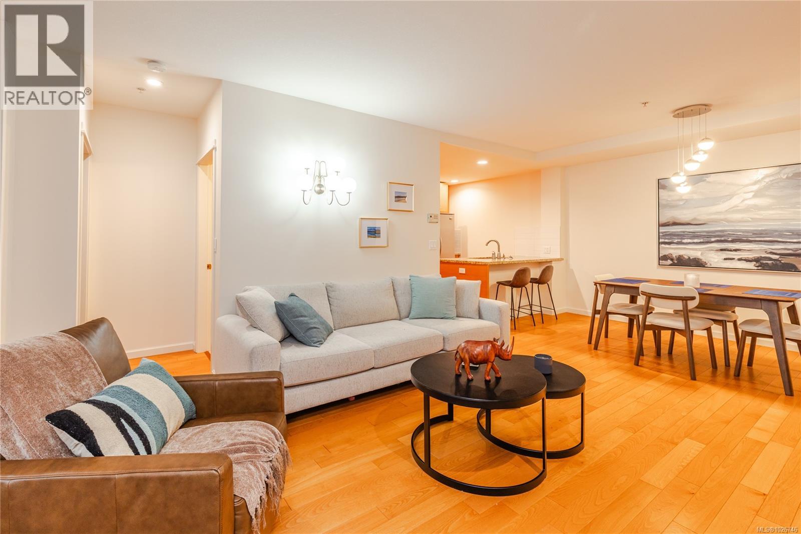 #CY04 38 FRONT ST - 17