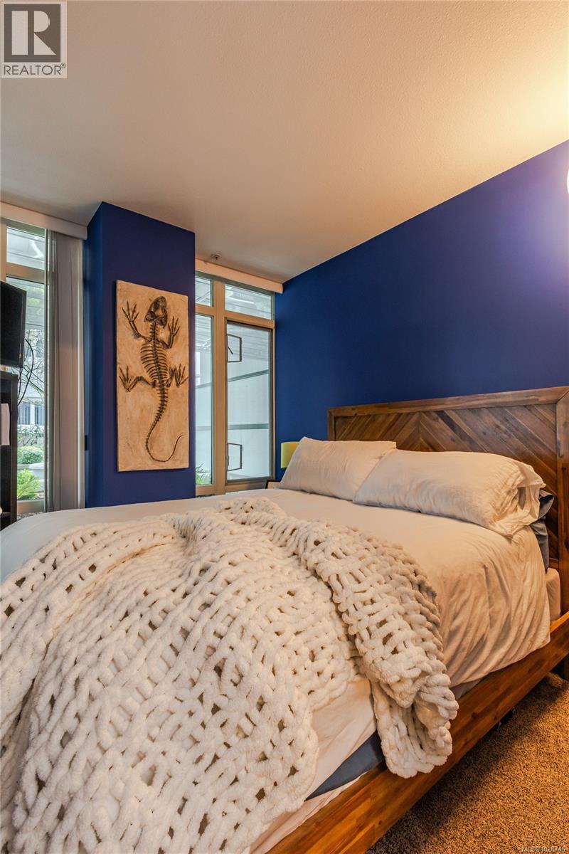 #CY04 38 FRONT ST - 24