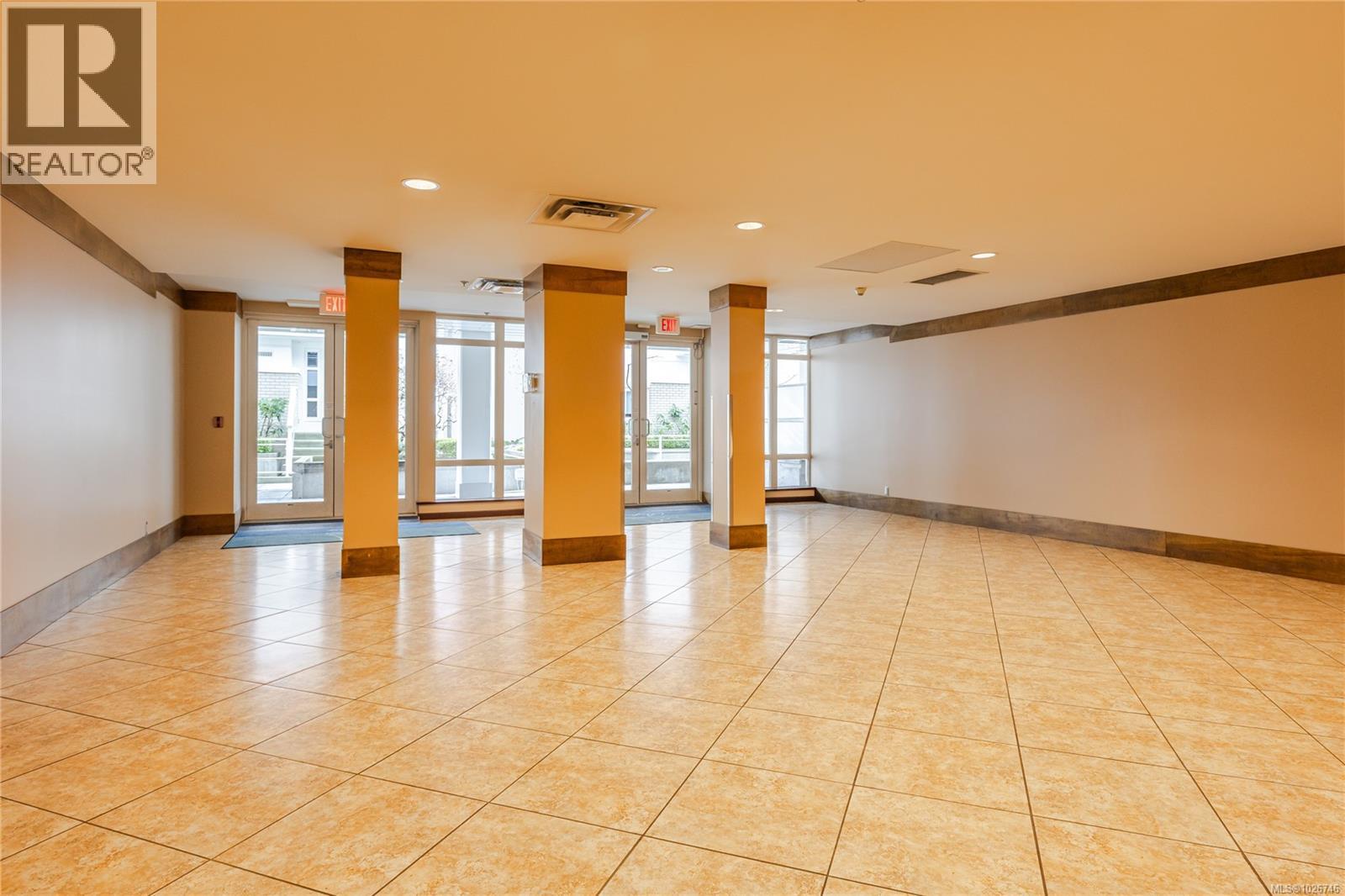 #CY04 38 FRONT ST - 32