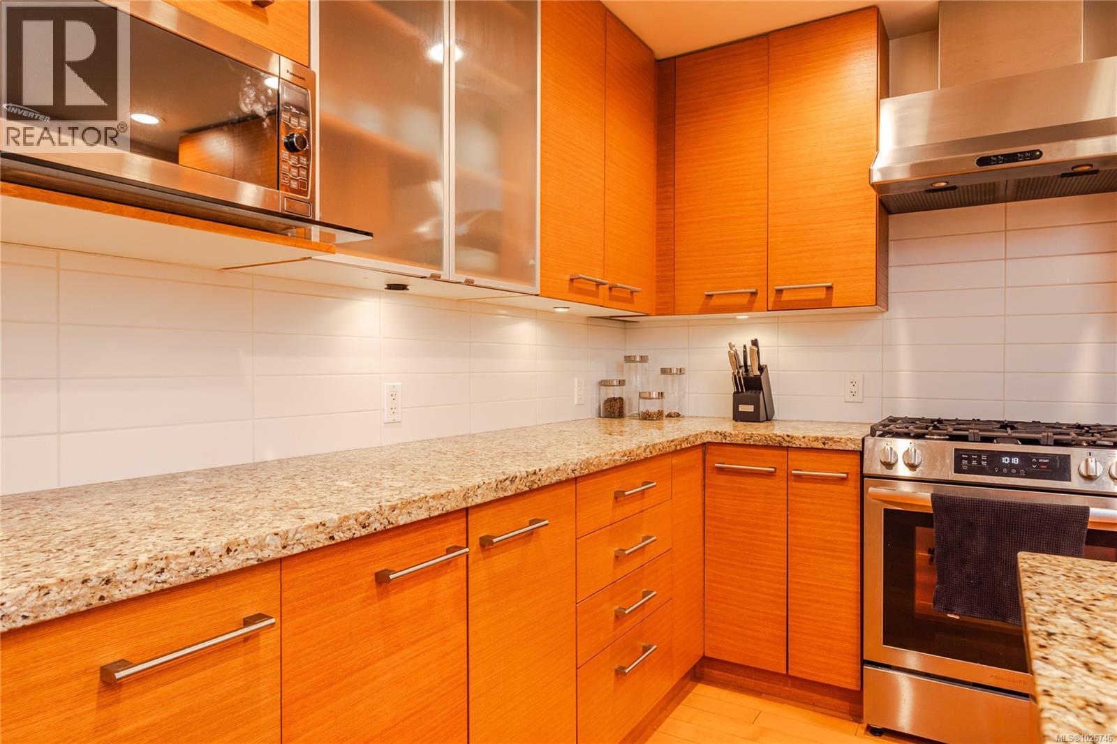 #CY04 38 FRONT ST - 9