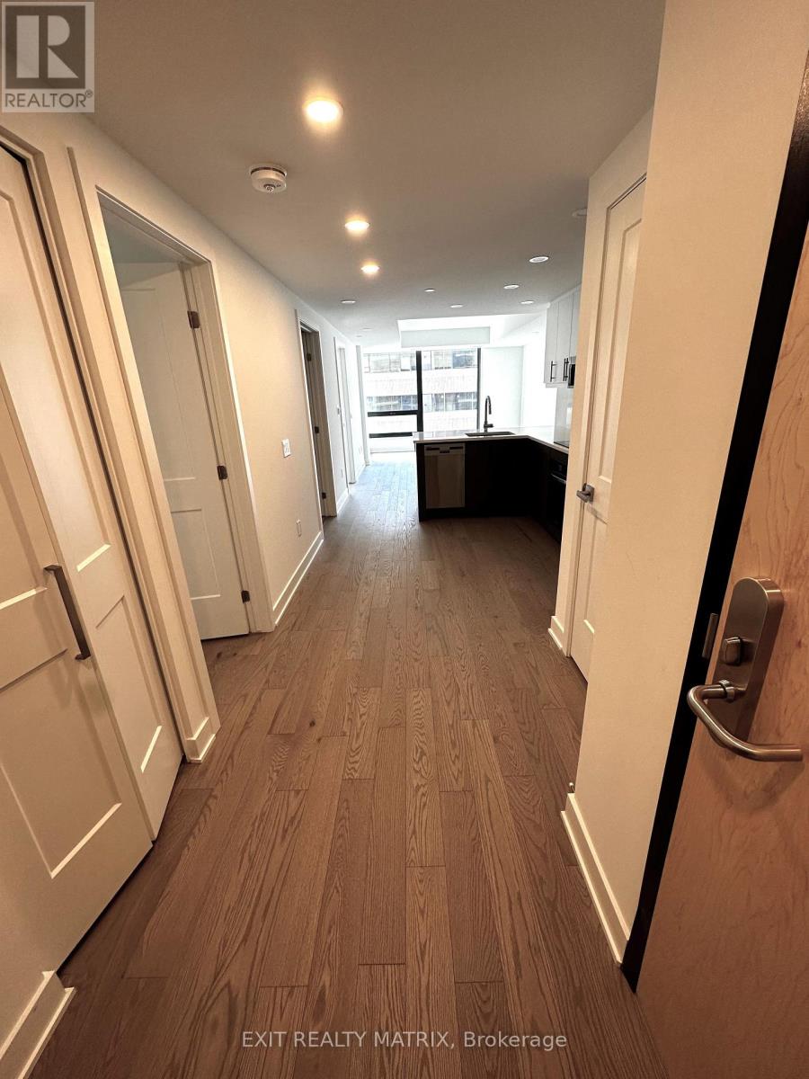 Photo was taken when property was vacant