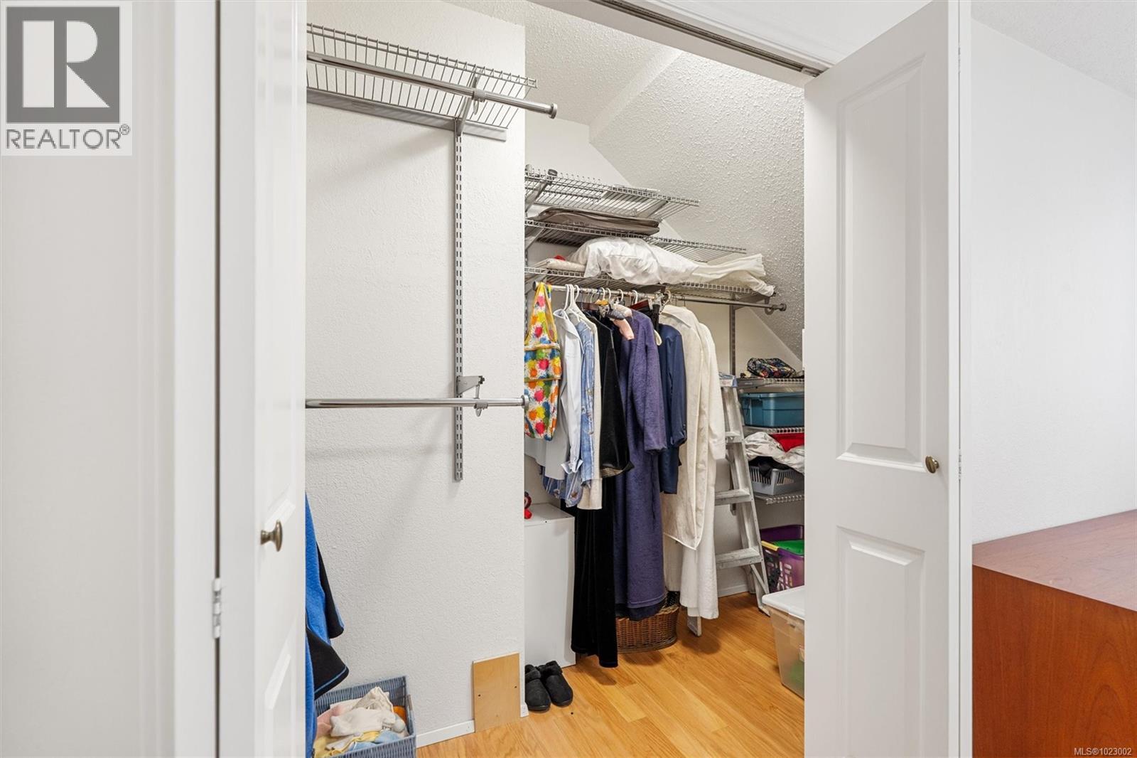 102 1052 Rockland Avenue, Victoria