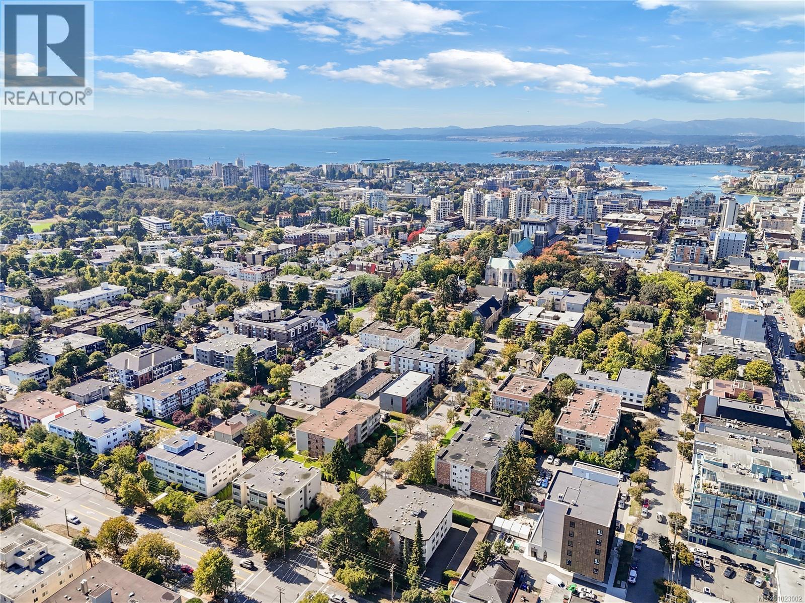 102 1052 Rockland Avenue, Victoria