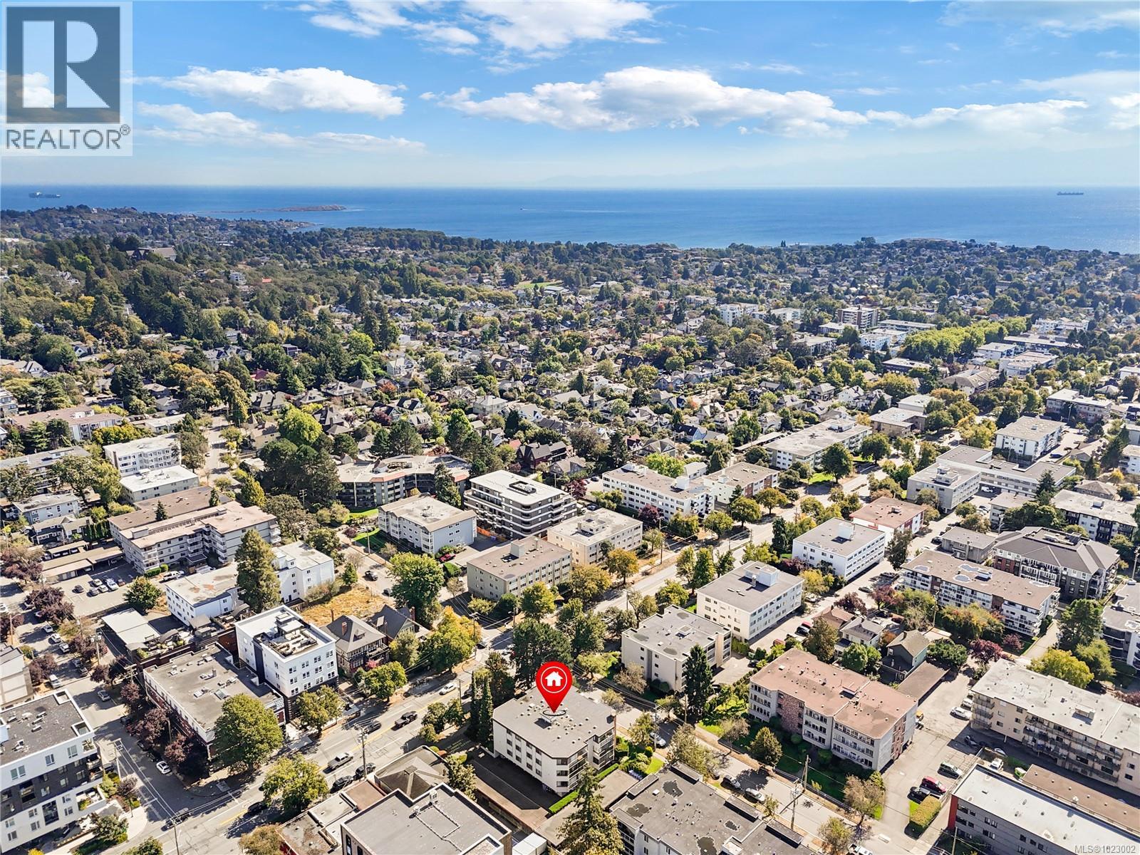 102 1052 Rockland Avenue, Victoria