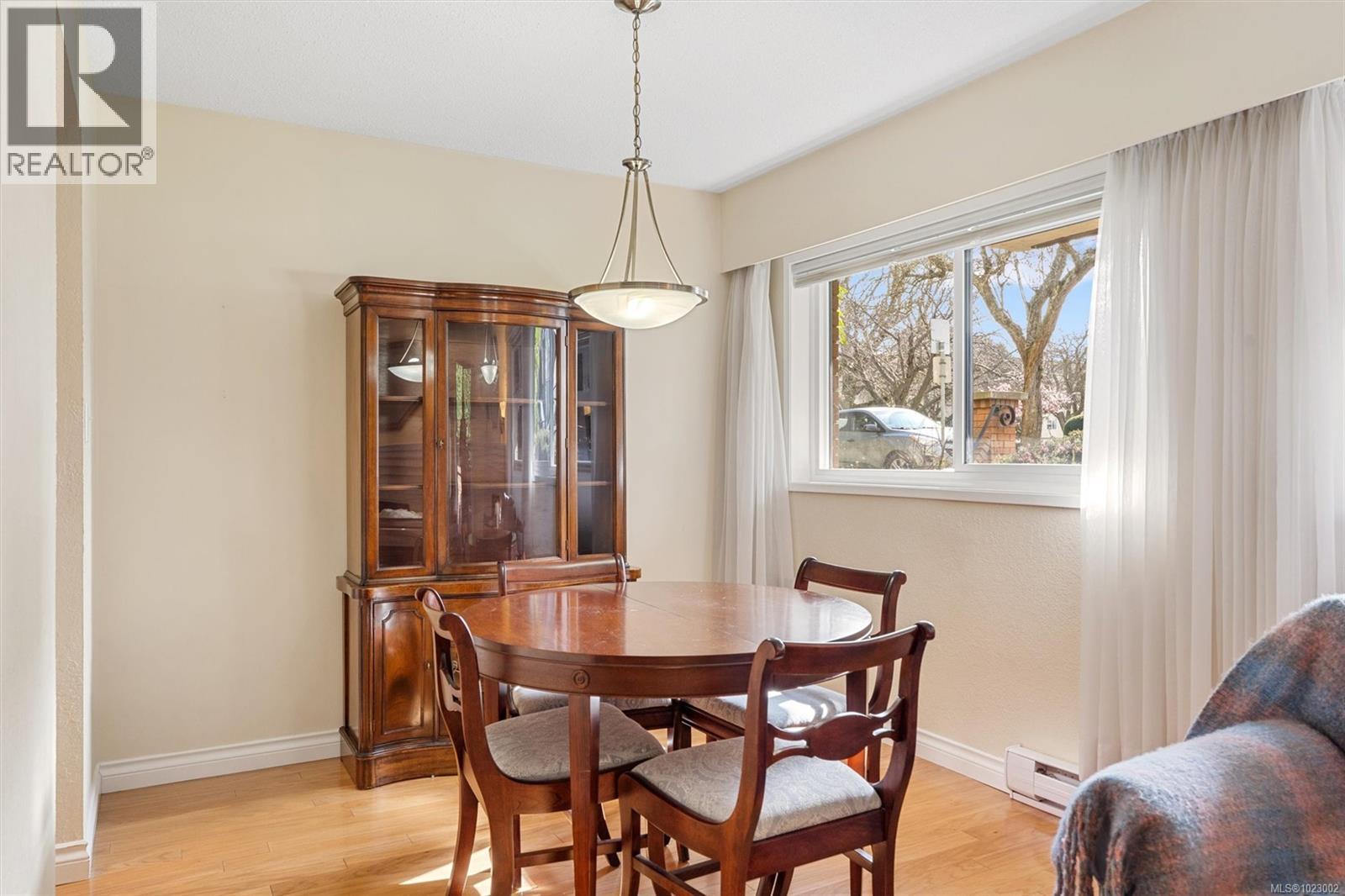 102 1052 Rockland Avenue, Victoria