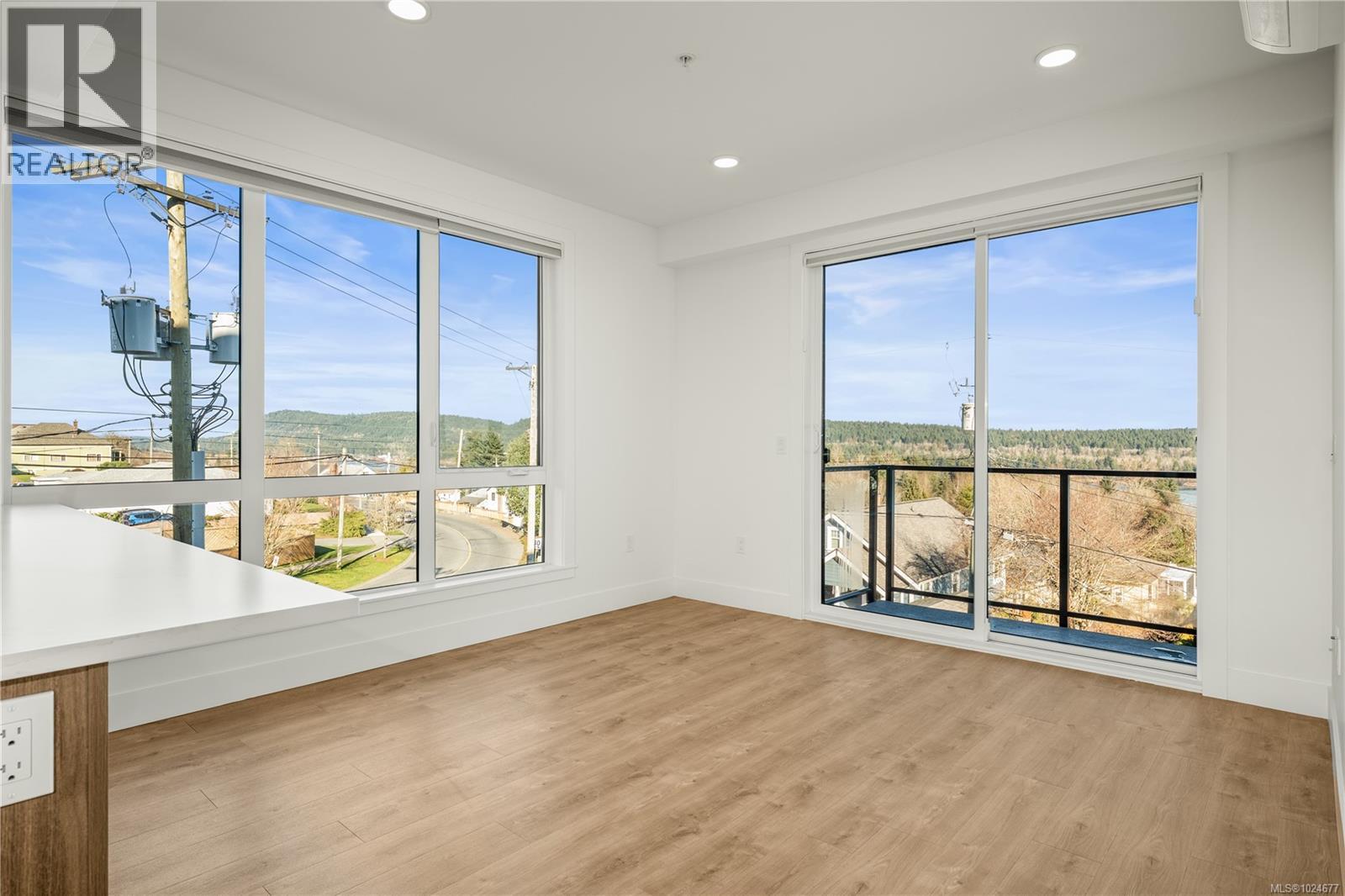 #301 201 DOGWOOD DR - 24