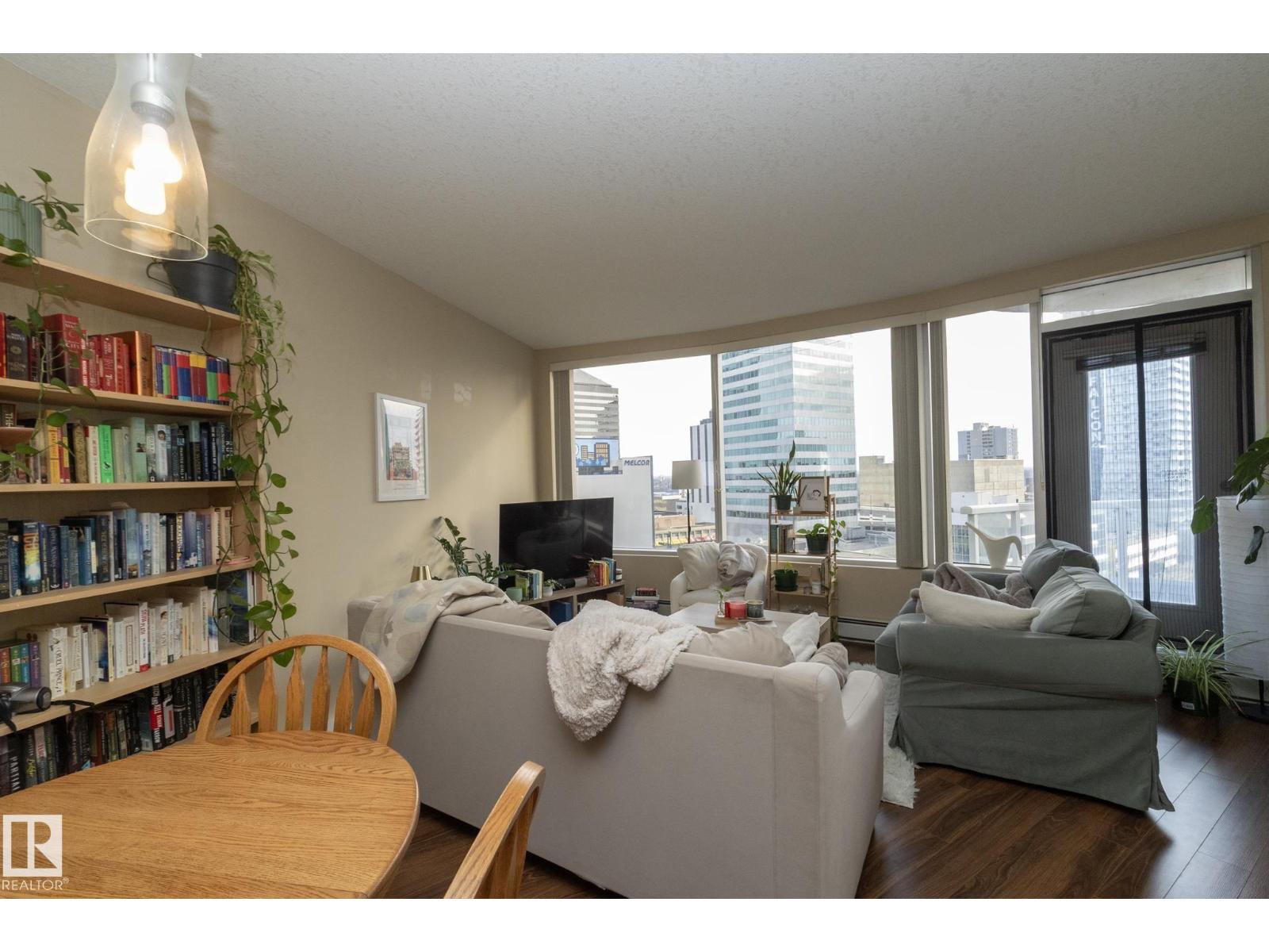 #1004 10136 104 ST NW - 20