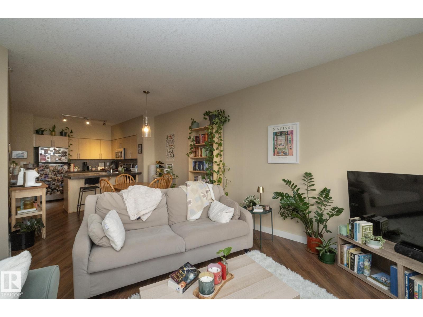 #1004 10136 104 ST NW - 25