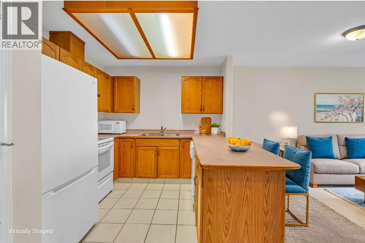 306 3310 Skaha Lake Road, Penticton