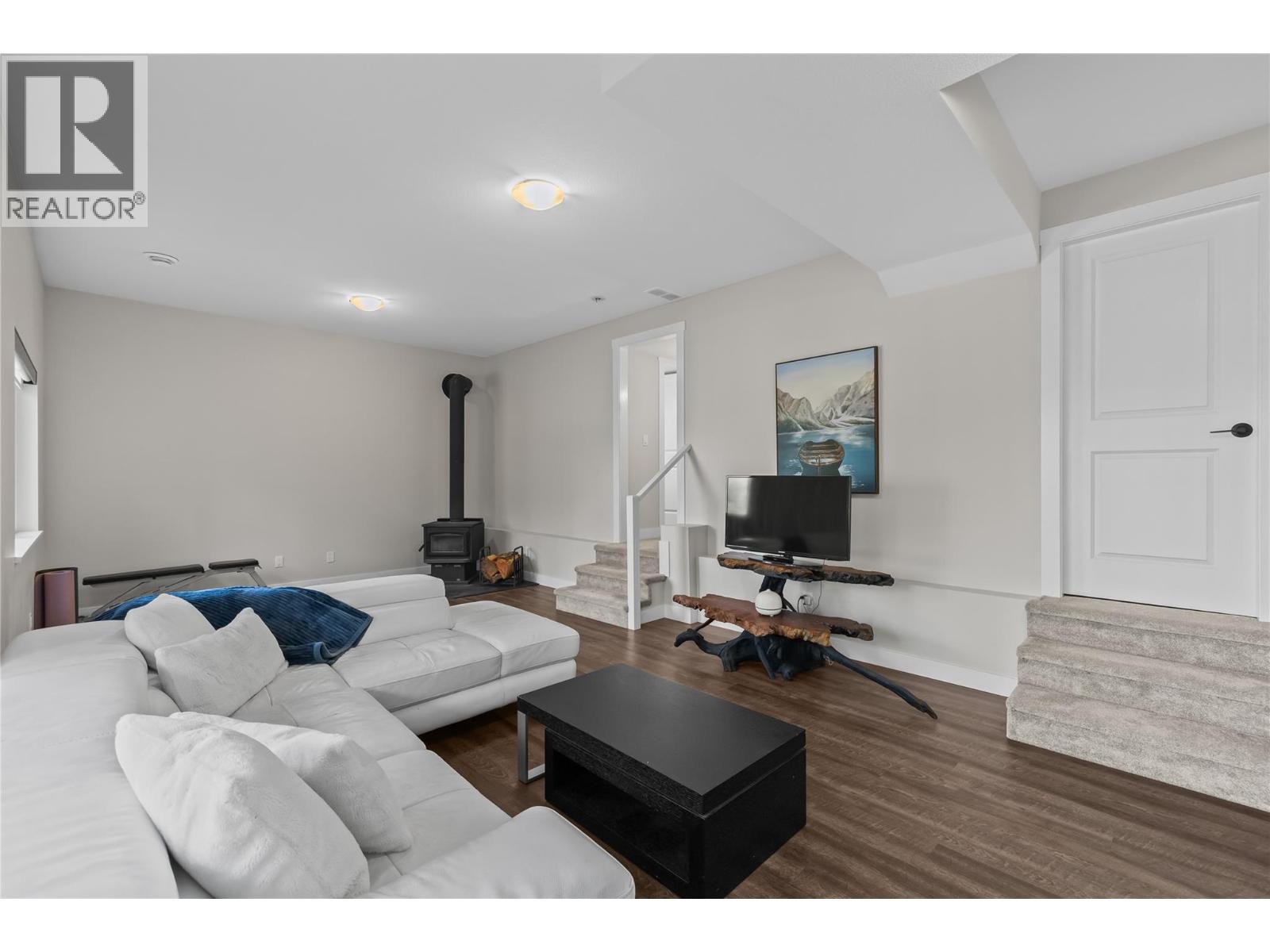  530 Muir Road, Fintry