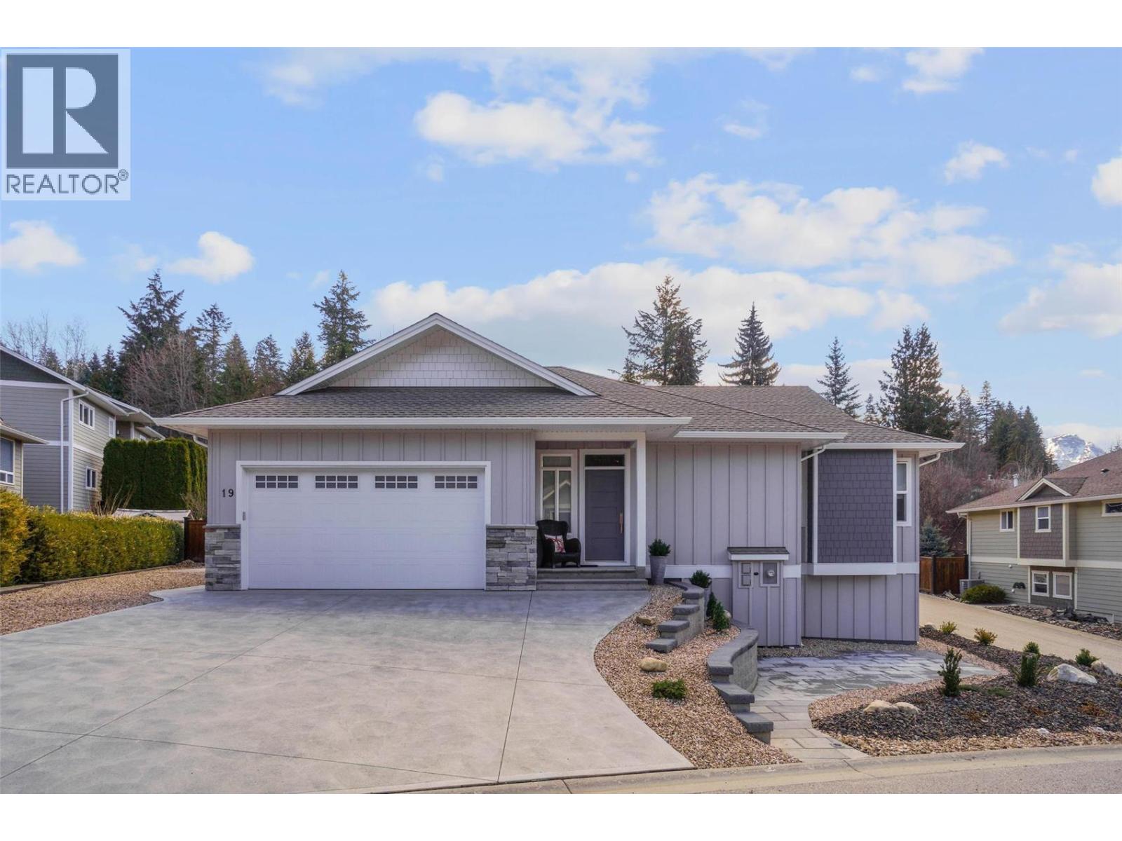 19 1581 20 Street Northeast, Salmon Arm