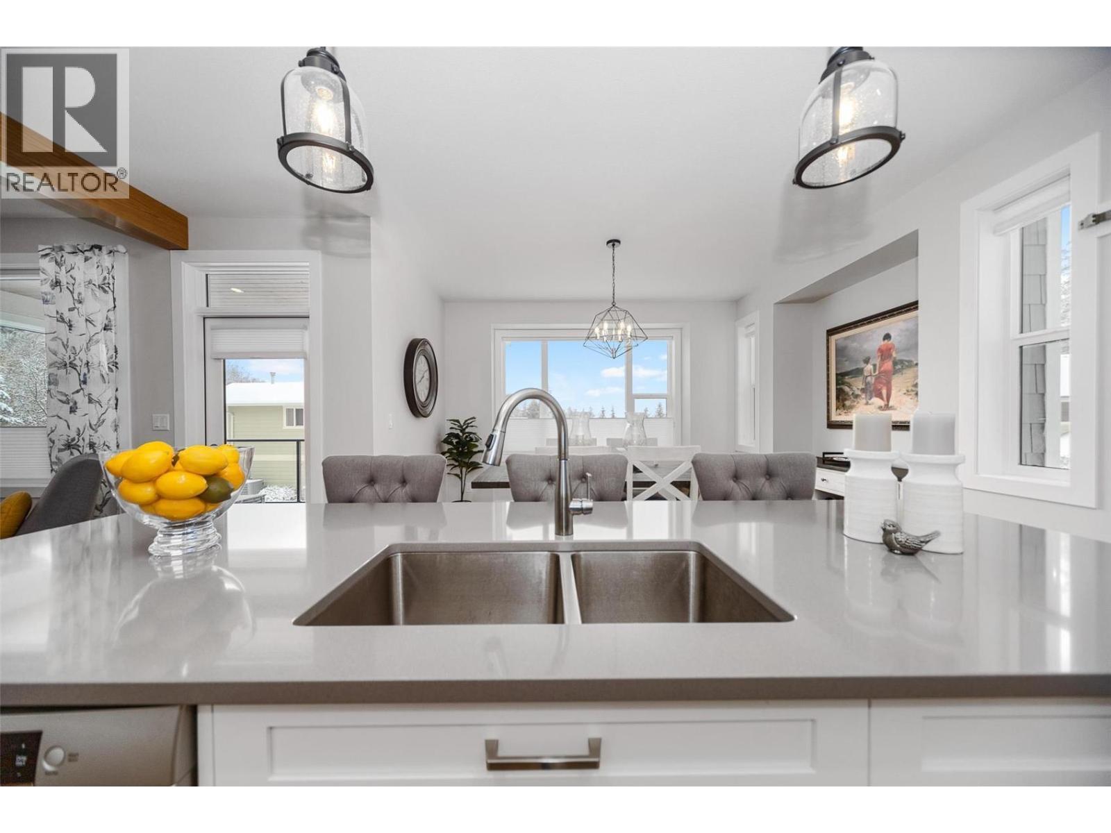 19 1581 20 Street Northeast, Salmon Arm