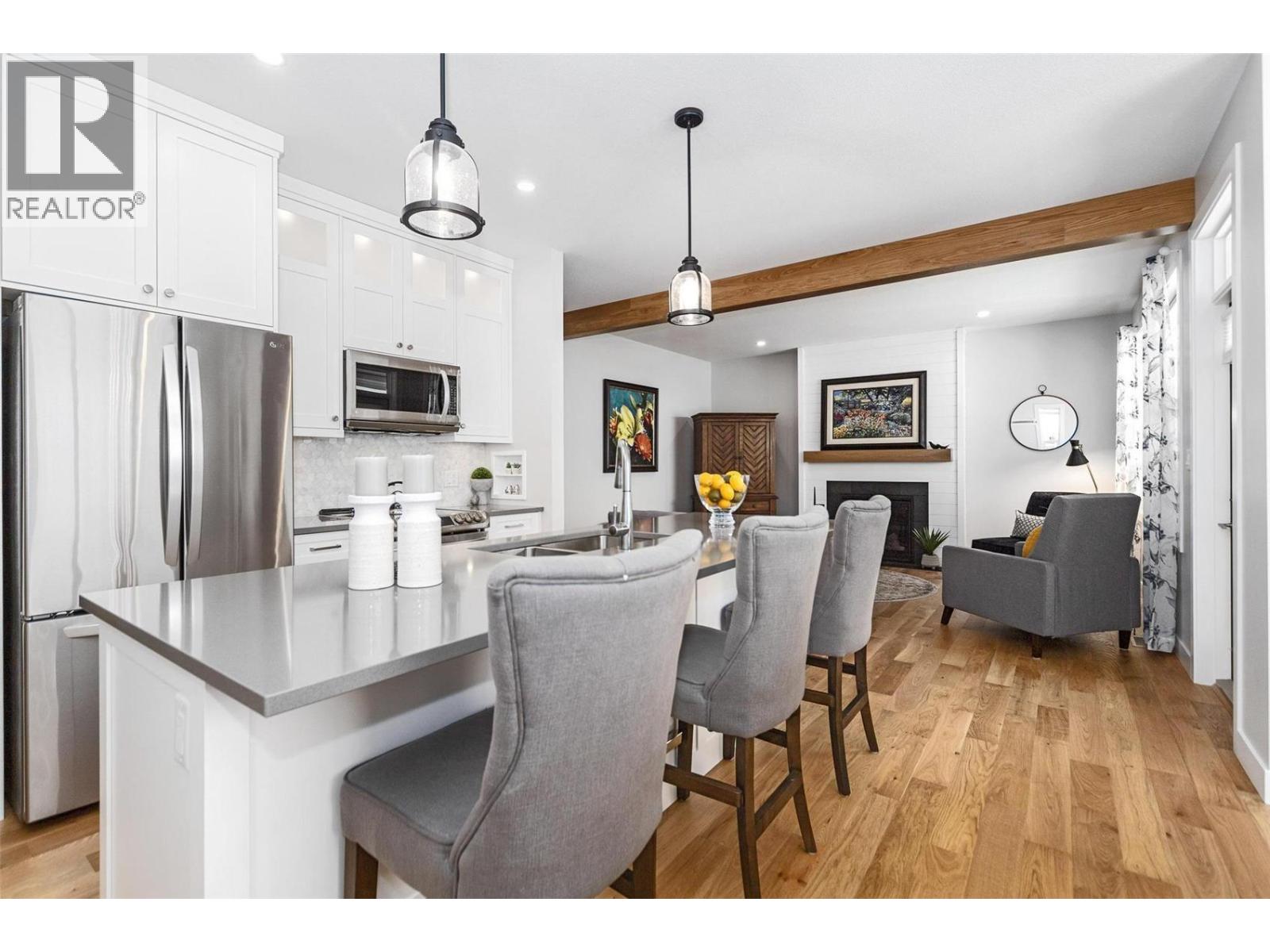 19 1581 20 Street Northeast, Salmon Arm