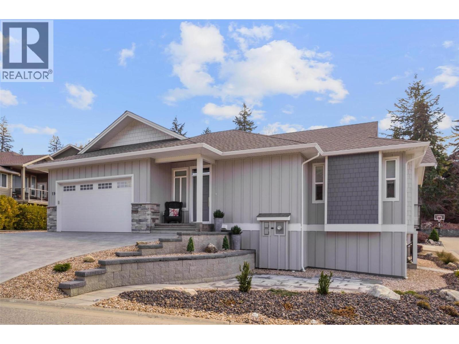 19 1581 20 Street Northeast, Salmon Arm
