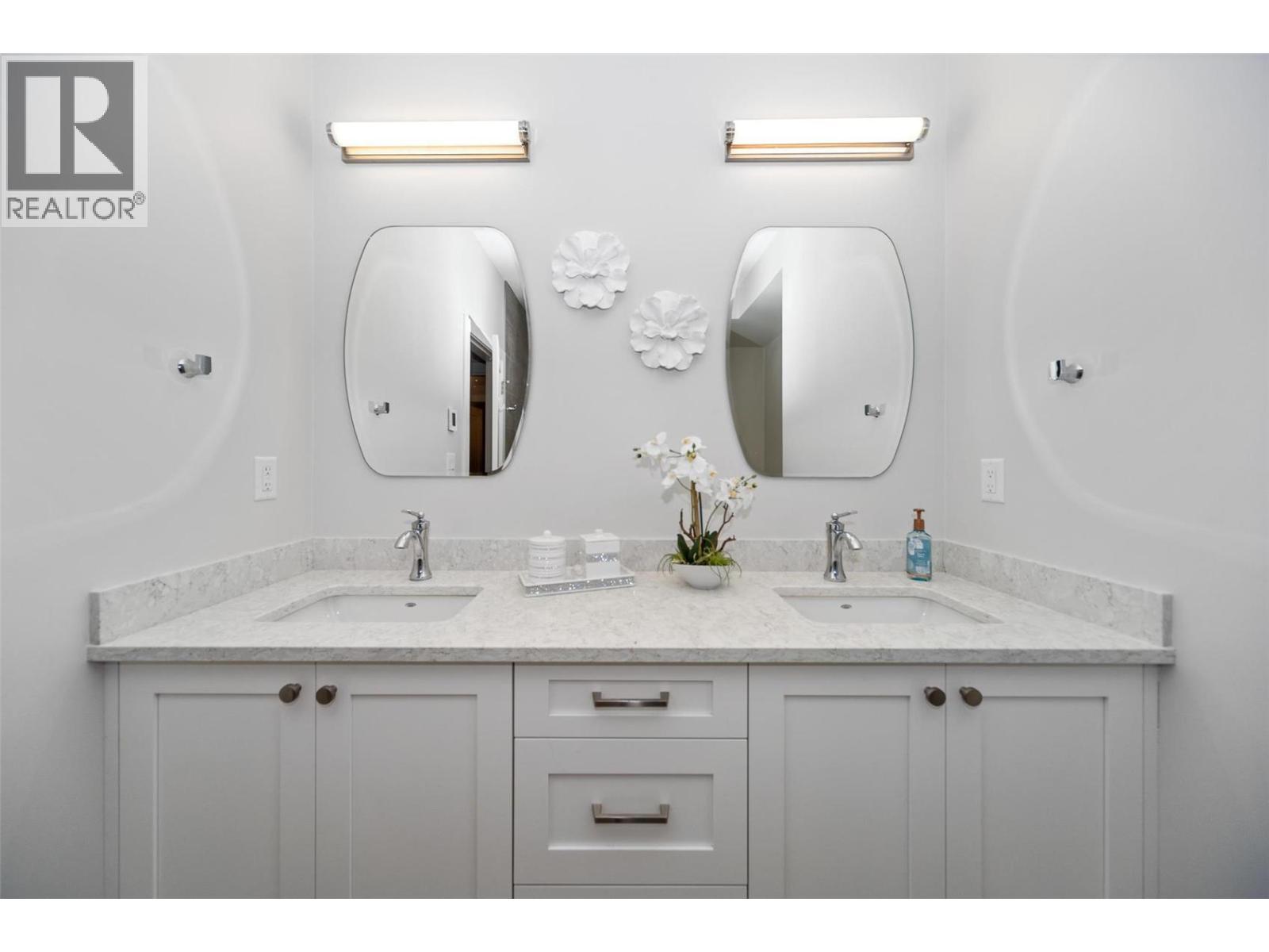 19 1581 20 Street Northeast, Salmon Arm