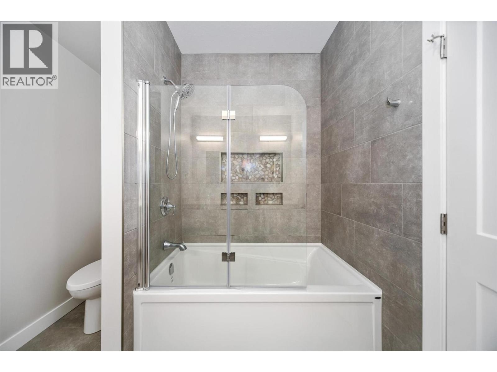 19 1581 20 Street Northeast, Salmon Arm