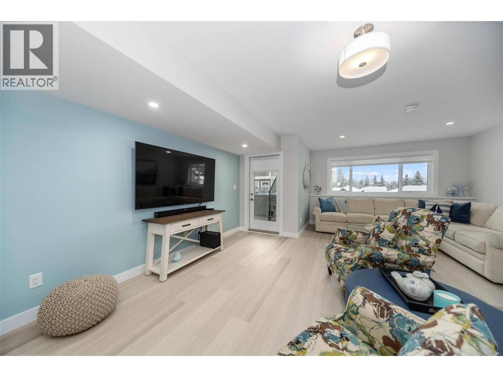 19 1581 20 Street Northeast, Salmon Arm