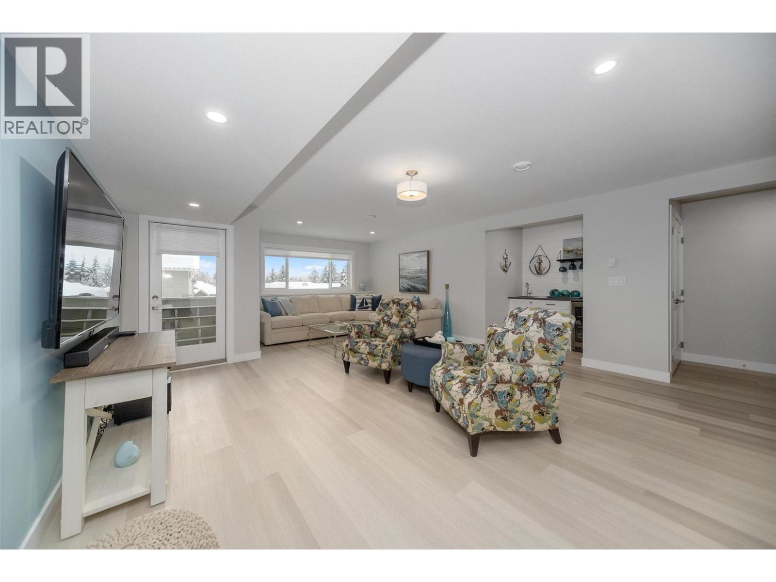 #19 1581 20 Street NE - 37