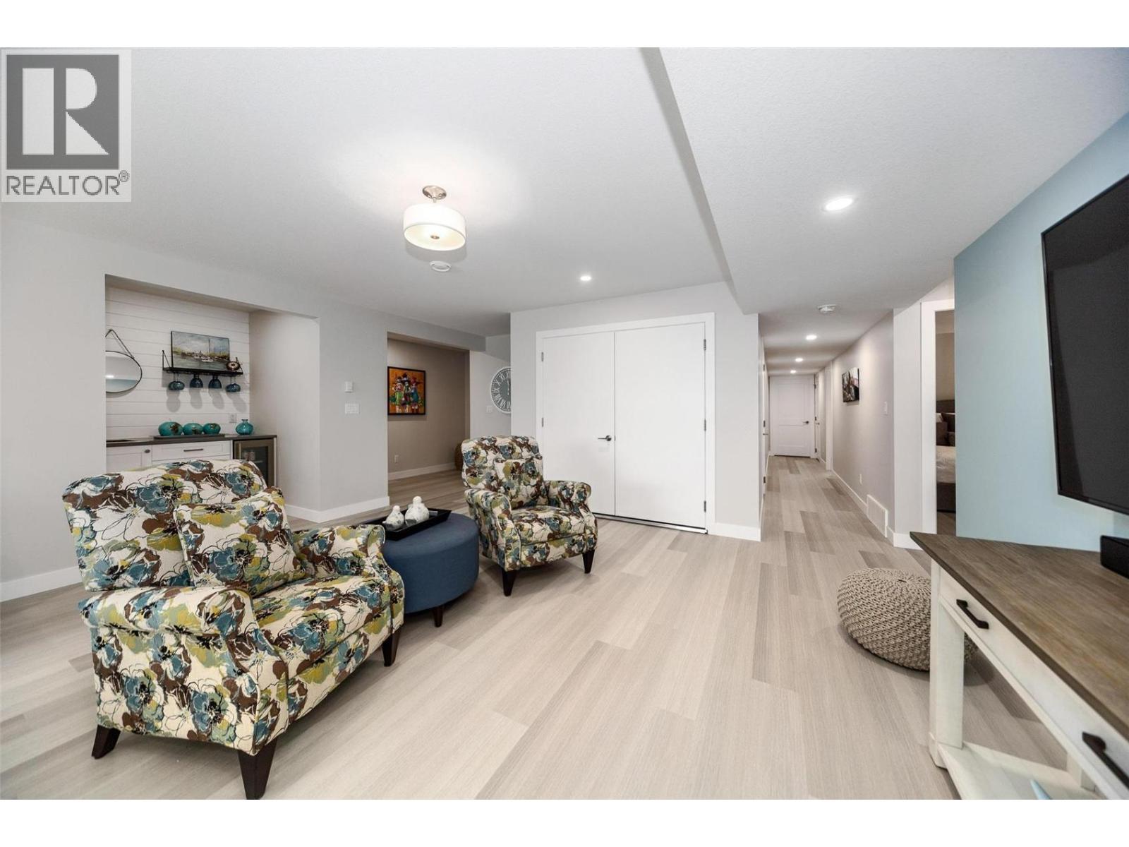 #19 1581 20 Street NE - 38