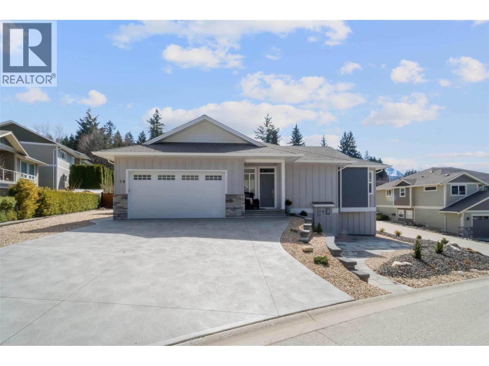 19 1581 20 Street Northeast, Salmon Arm