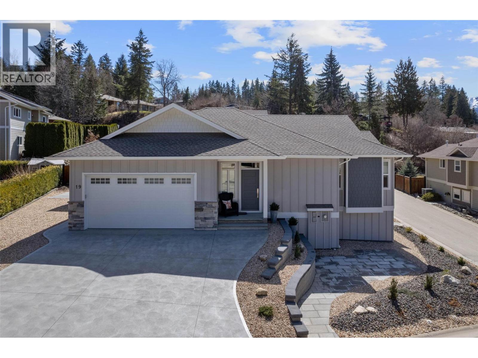 19 1581 20 Street Northeast, Salmon Arm