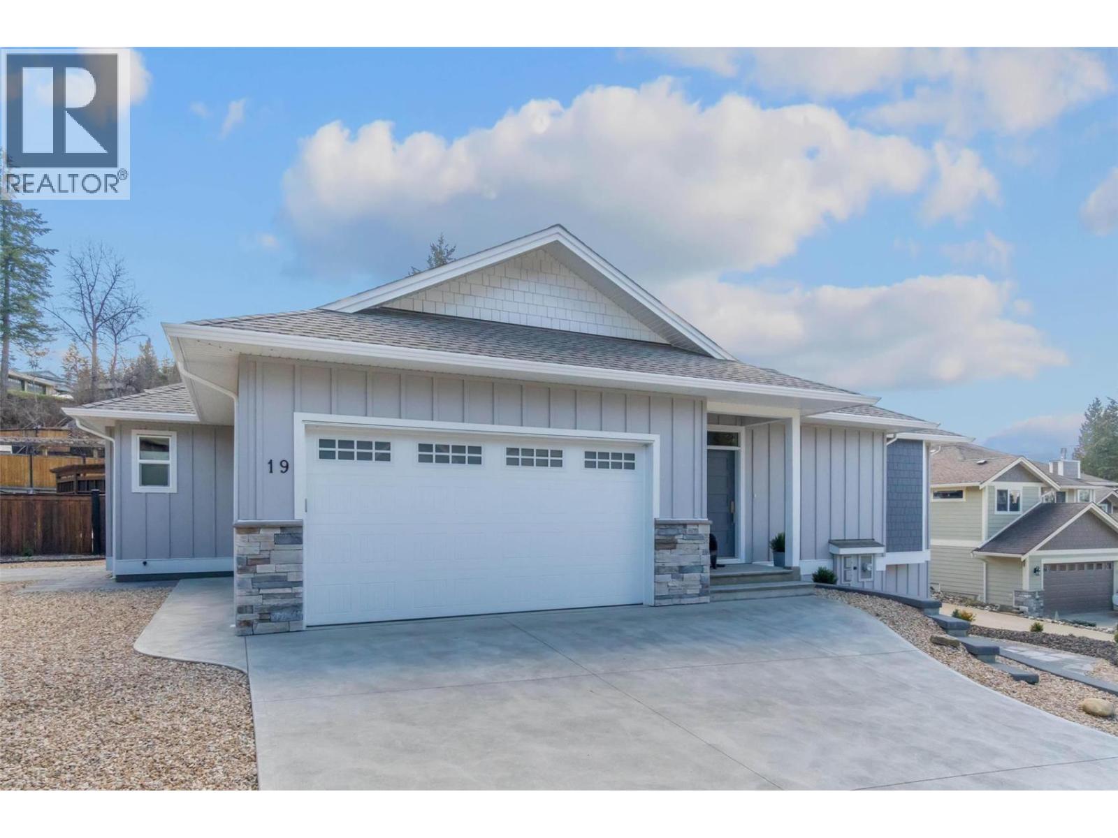 19 1581 20 Street Northeast, Salmon Arm