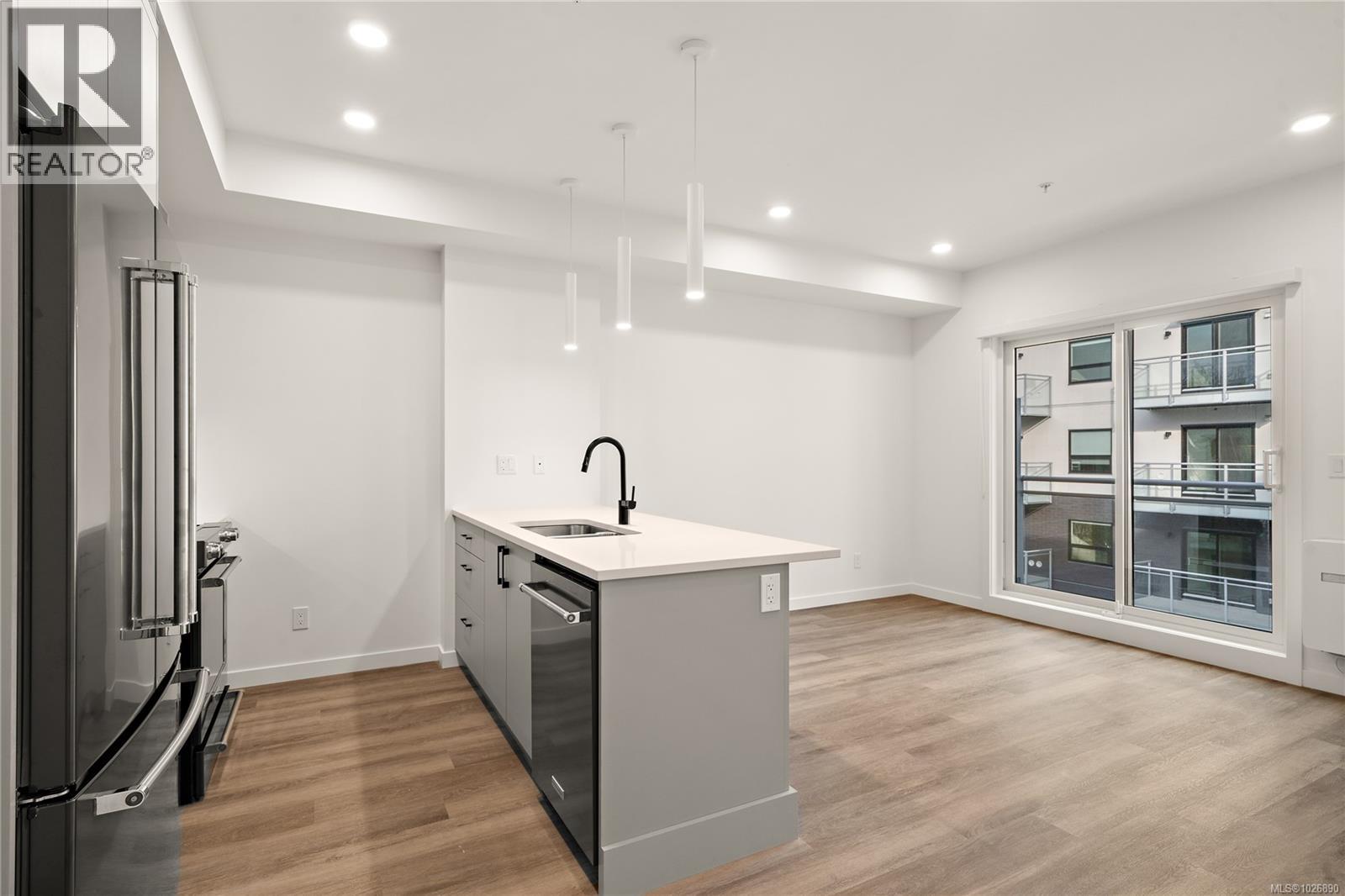 #203 1102 ESQUIMALT RD - 7