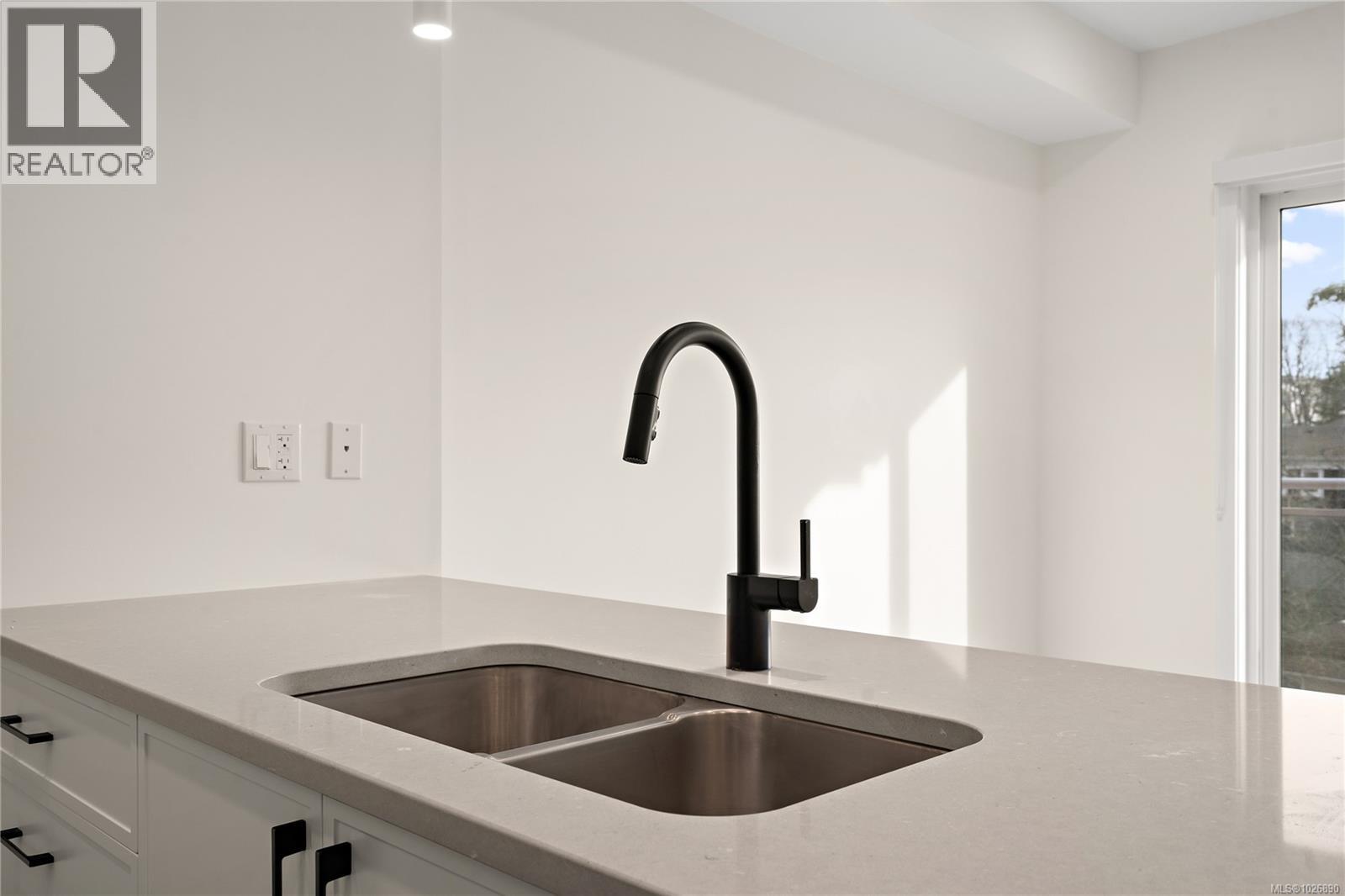 #203 1102 ESQUIMALT RD - 9