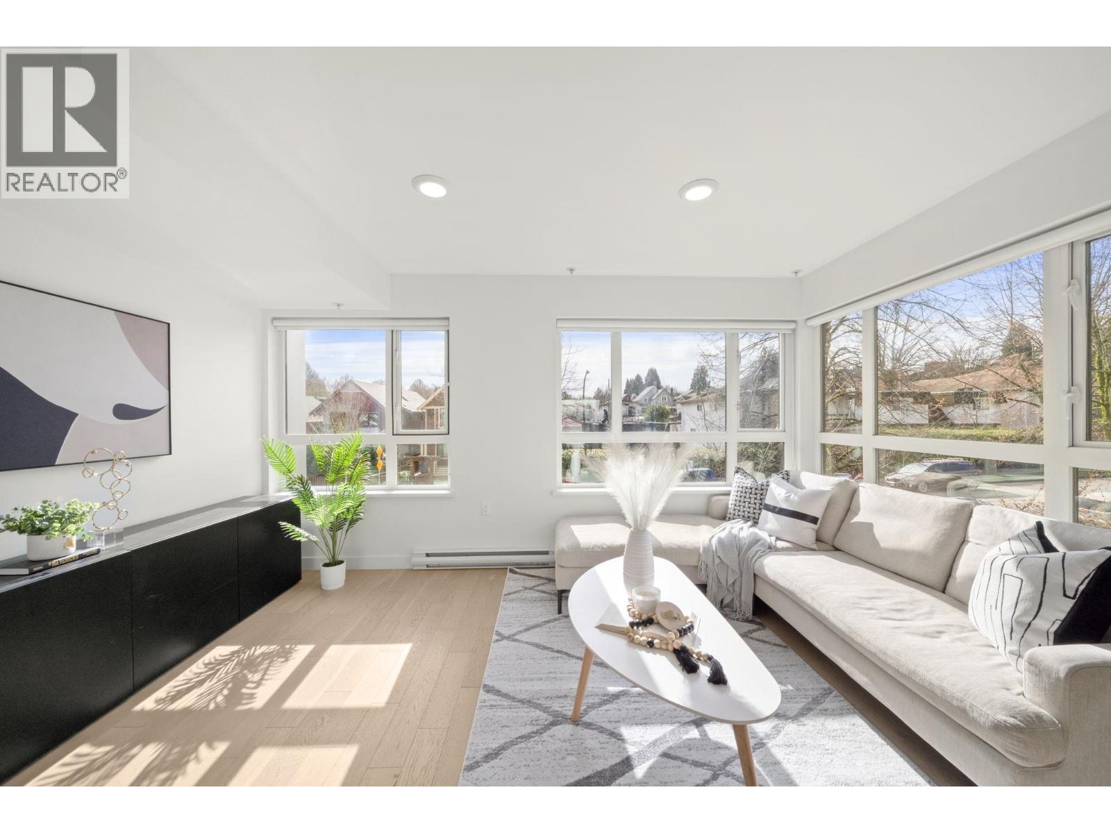 3 365 E 16TH AVENUE - Main photo, Vancouver, British Columbia