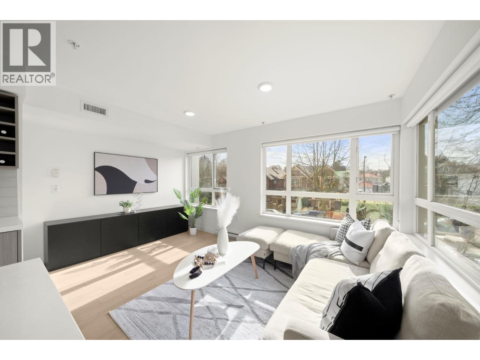 3 365 E 16TH AVENUE - Photo 2 of 21, Vancouver, British Columbia