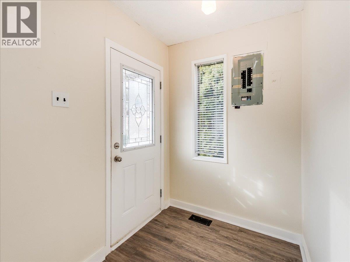 1867 FIFTH Avenue, Trail