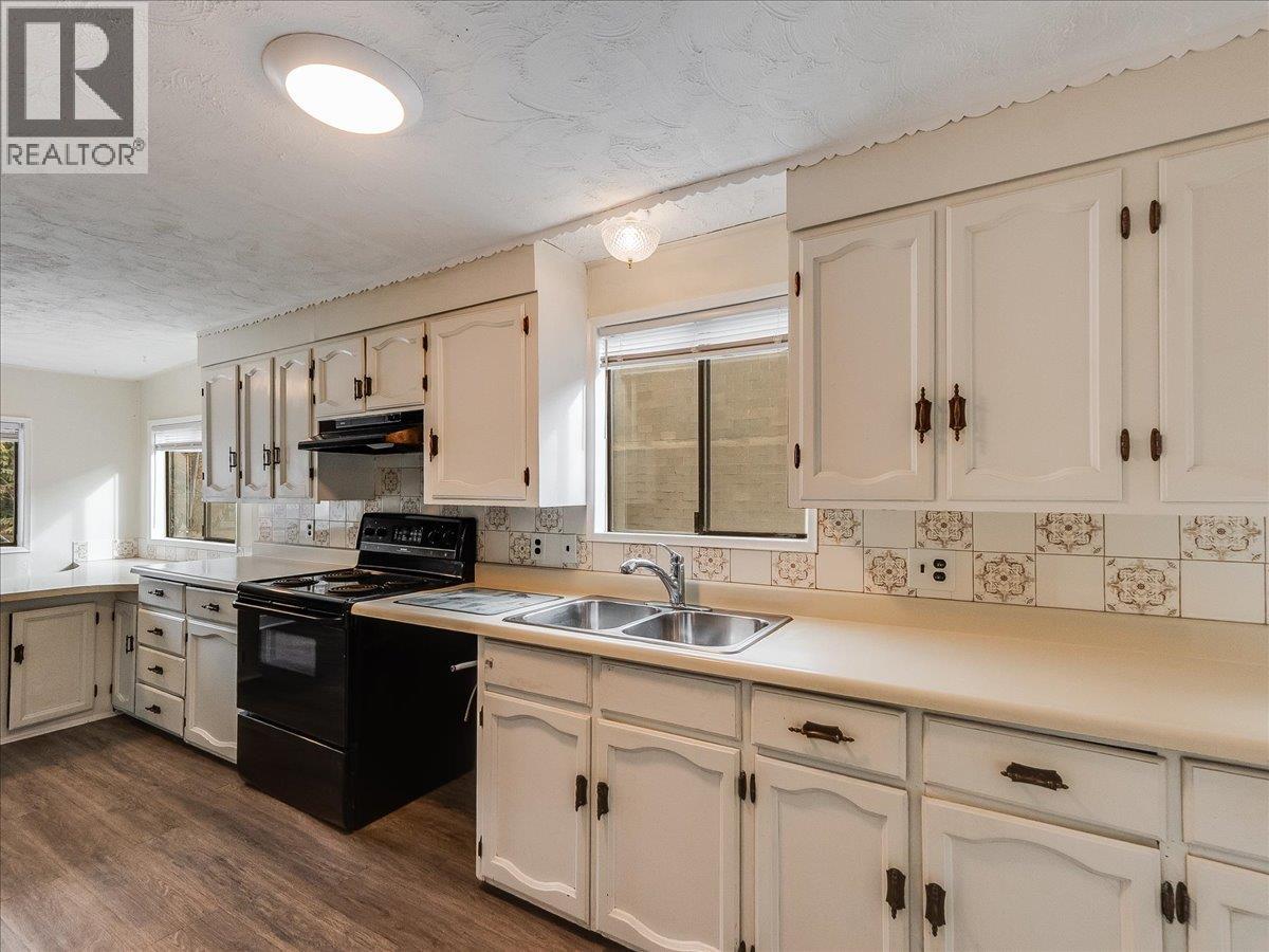 1867 FIFTH Avenue, Trail