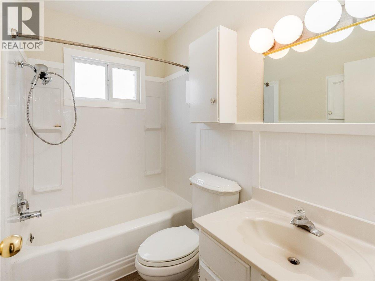 1867 FIFTH Avenue, Trail