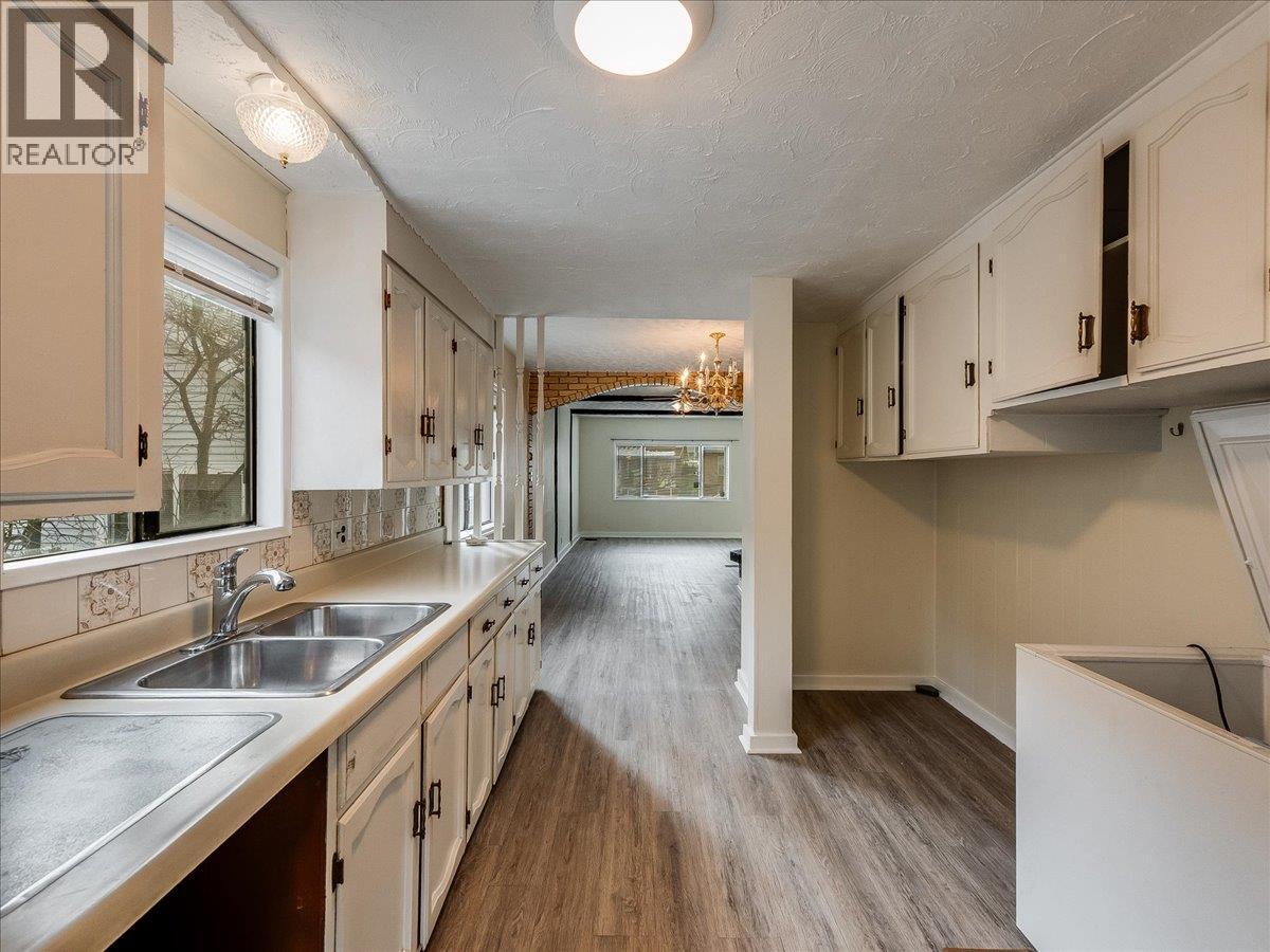 1867 FIFTH Avenue, Trail