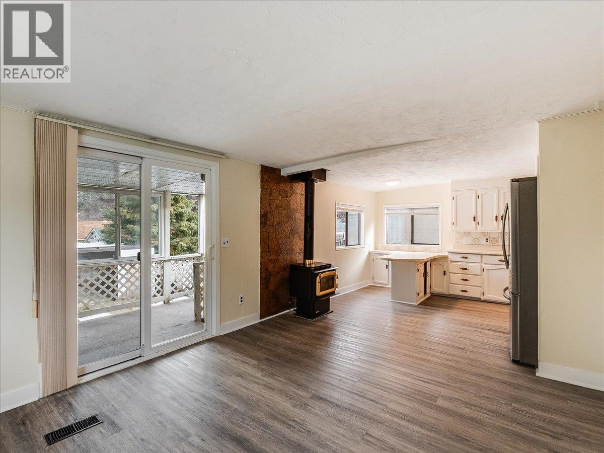 1867 FIFTH Avenue, Trail