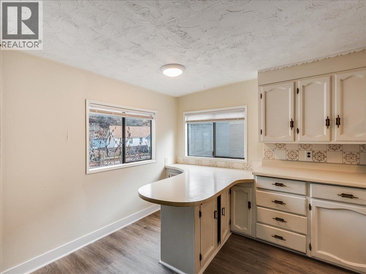 1867 FIFTH Avenue, Trail