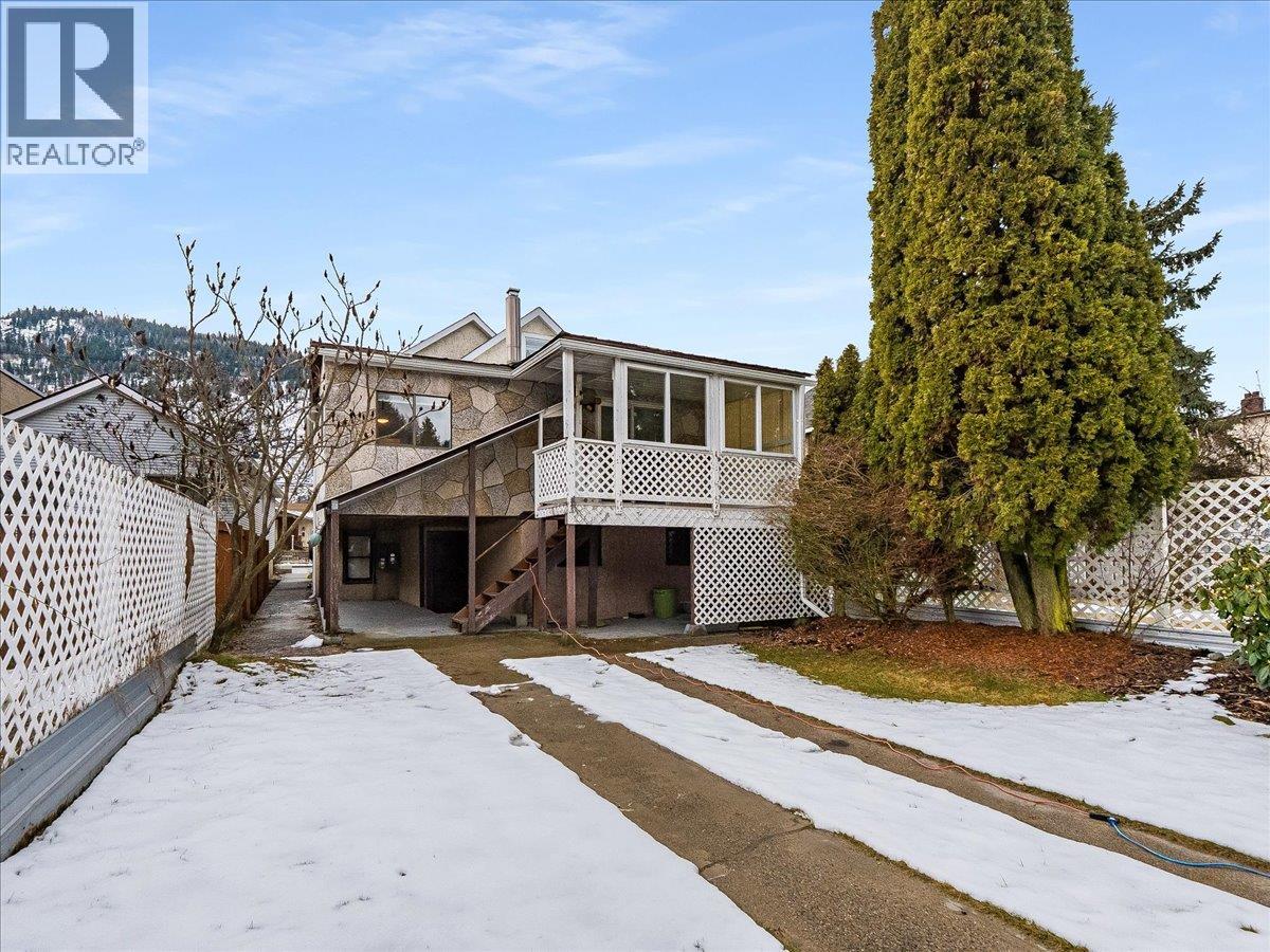 1867 FIFTH Avenue, Trail