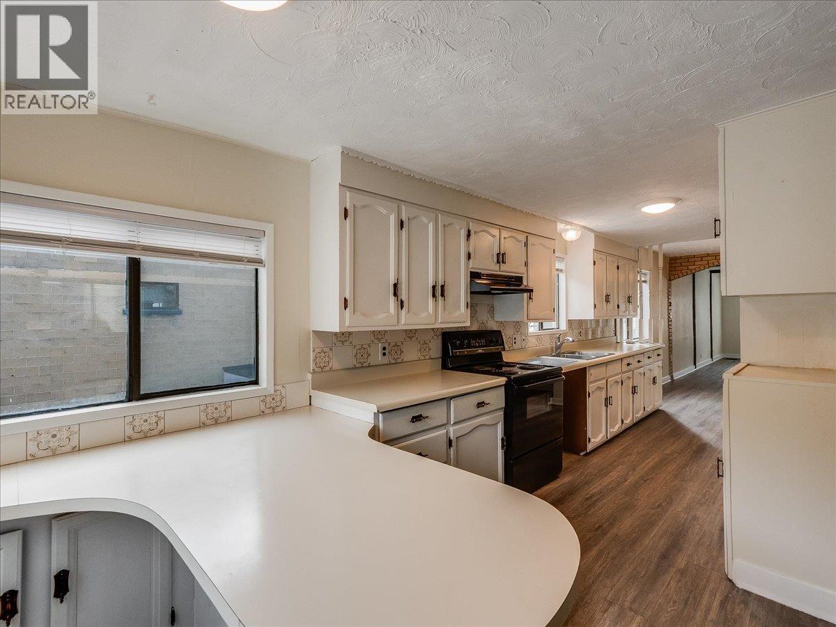 1867 FIFTH Avenue, Trail