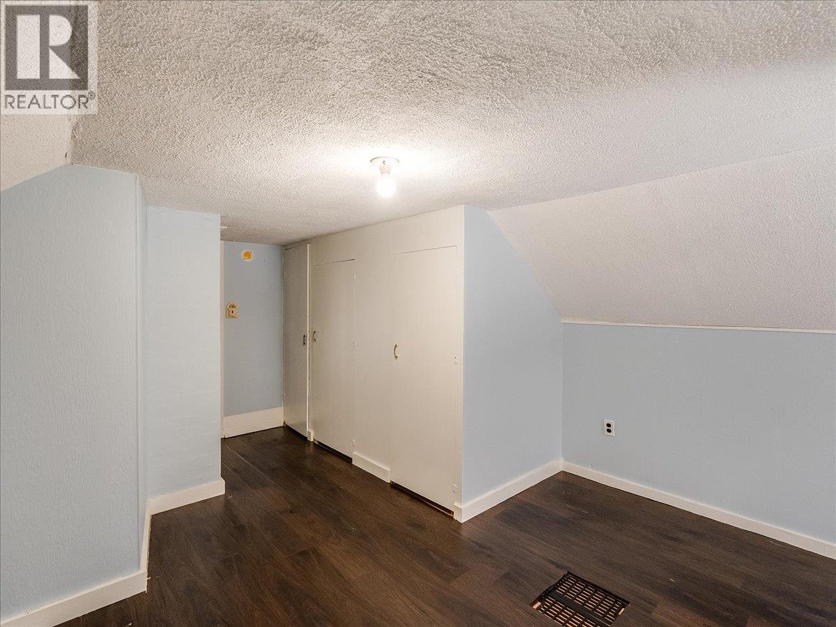 1867 FIFTH Avenue, Trail