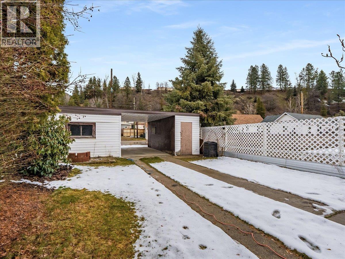 1867 FIFTH Avenue, Trail