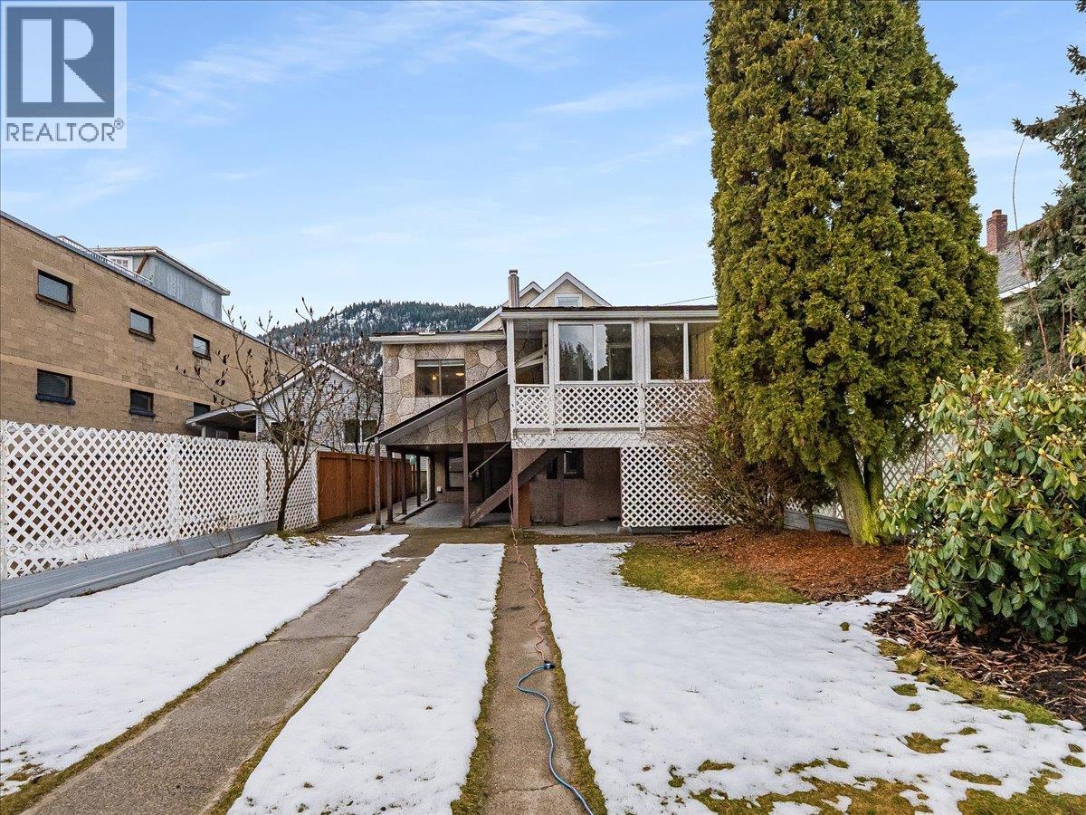 1867 FIFTH Avenue, Trail