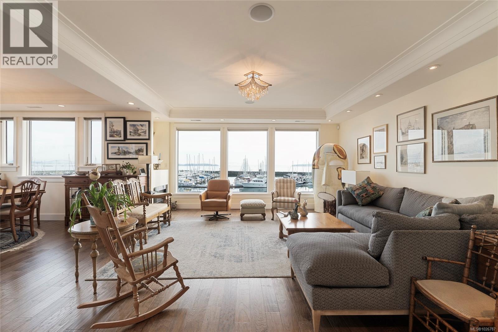 201 9949 Third Street, Sidney