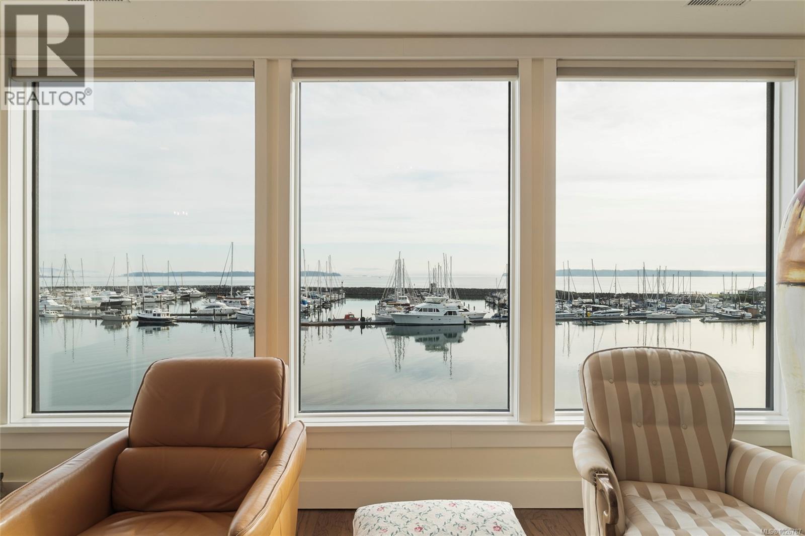 201 9949 Third Street, Sidney