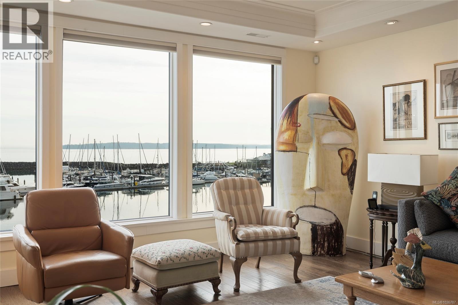 201 9949 Third Street, Sidney