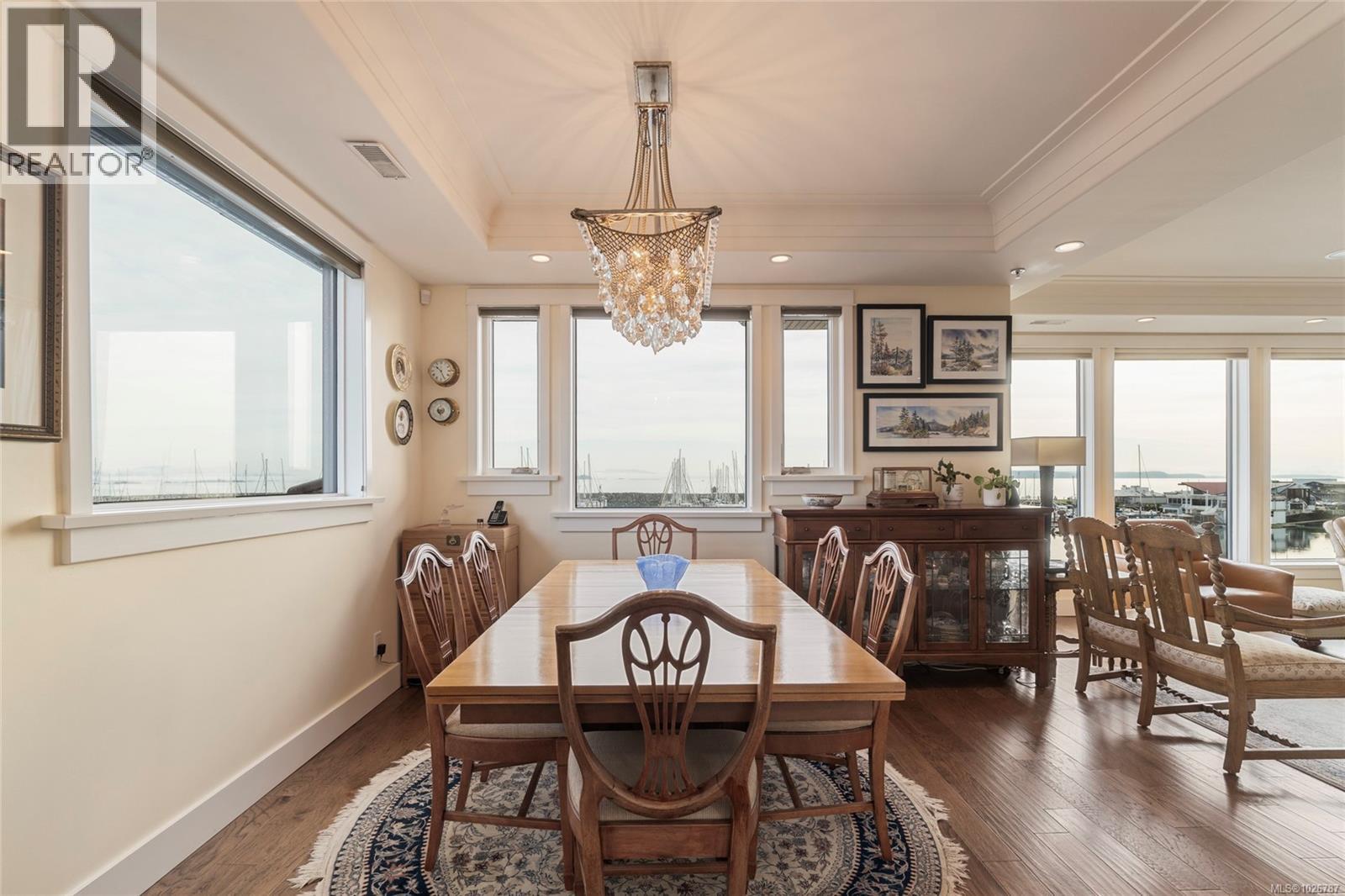 201 9949 Third Street, Sidney