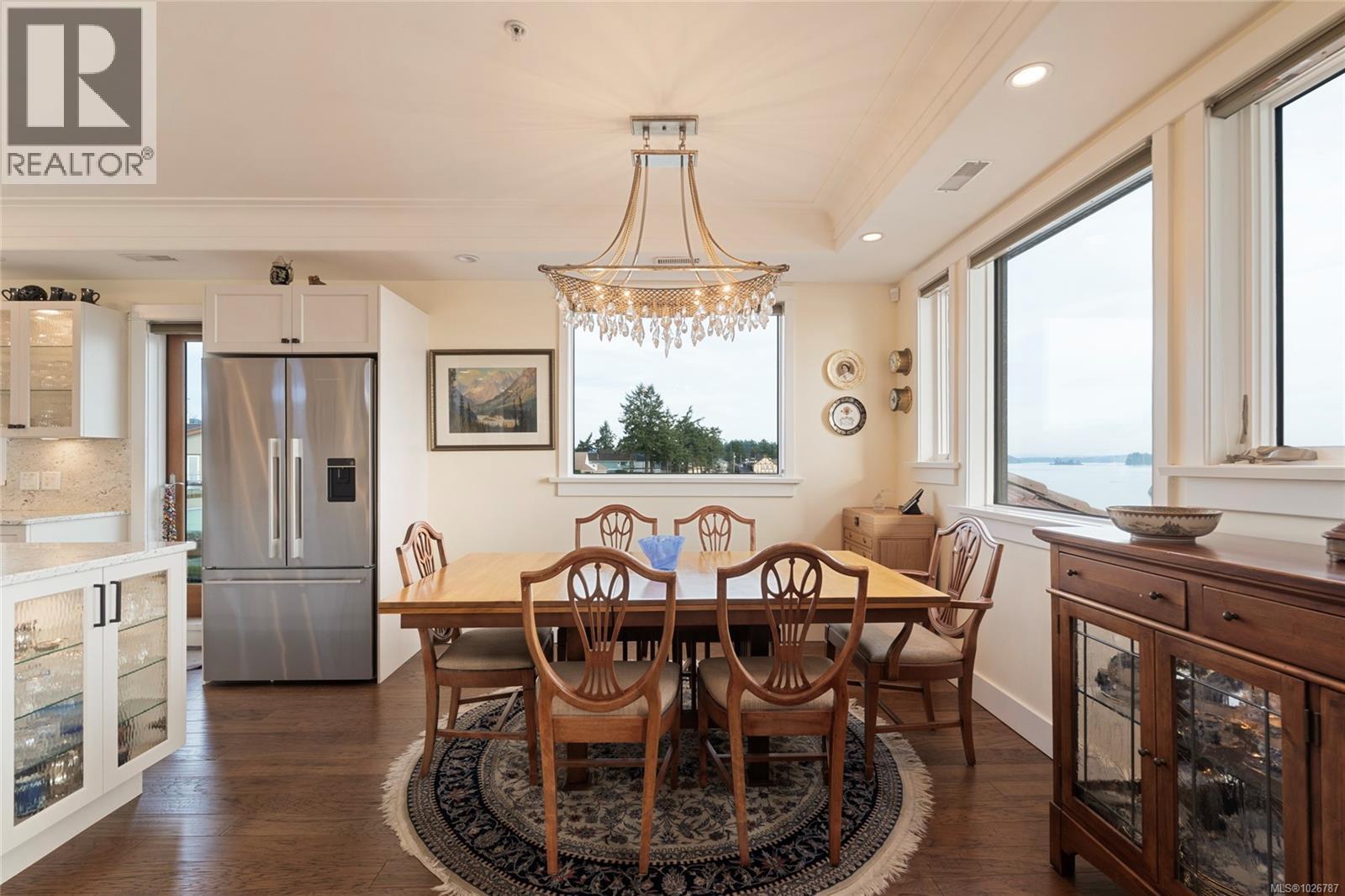 201 9949 Third Street, Sidney