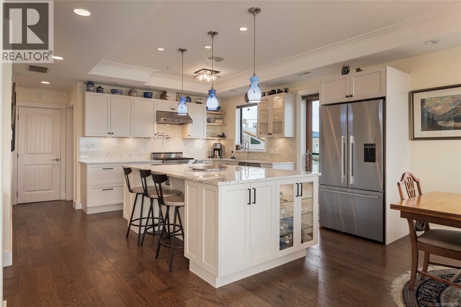 201 9949 Third Street, Sidney