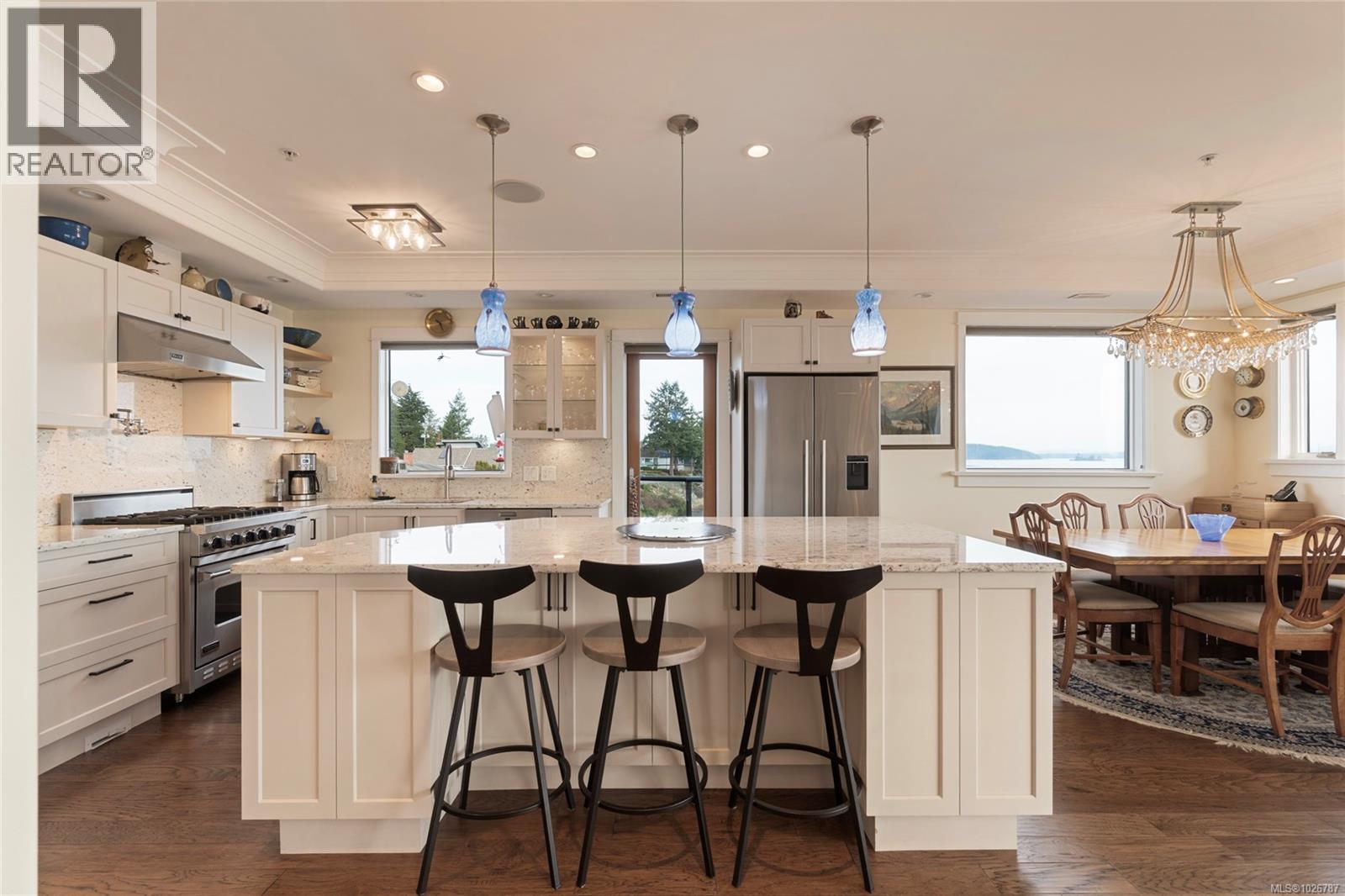 201 9949 Third Street, Sidney